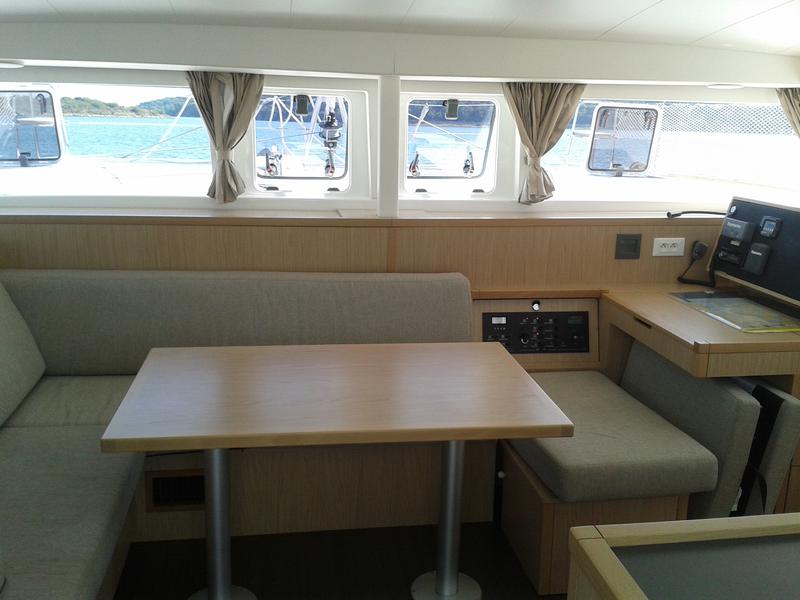 Book yachts online - catamaran - Lagoon 400 S2 - Evelina - rent