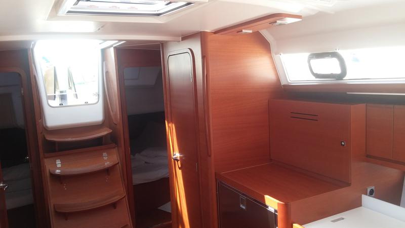 Book yachts online - sailboat - Dufour 382 Grand Large - Cetus - rent