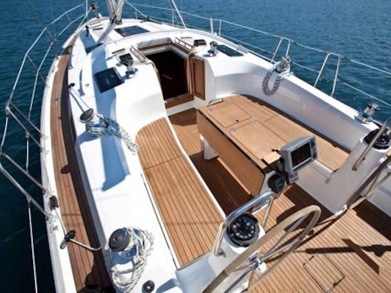 Book yachts online - sailboat - Bavaria 40 - Honey S - rent