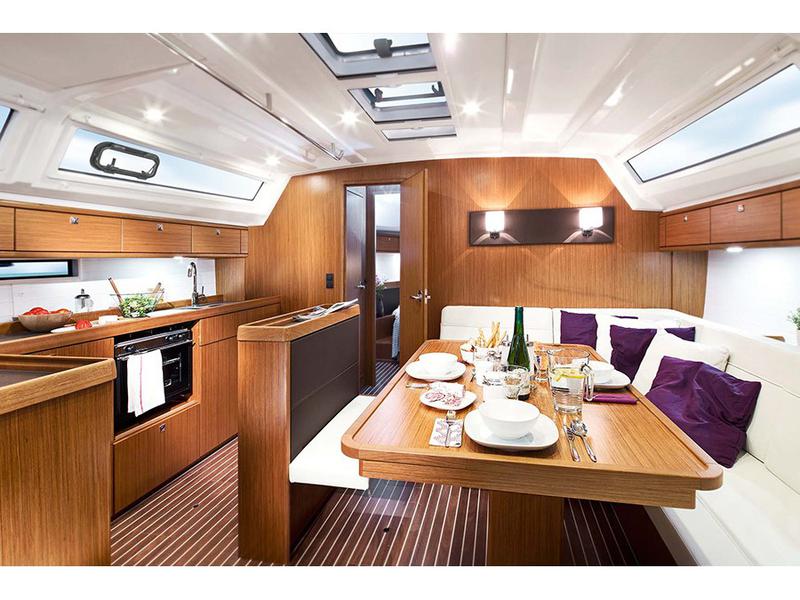 Book yachts online - sailboat - Bavaria 46 BT '15 - Iris I - rent