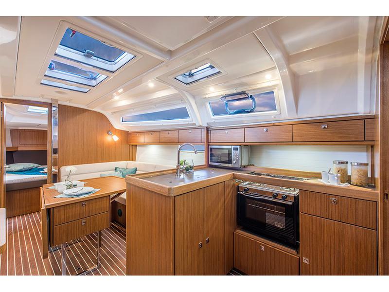 Book yachts online - sailboat - Bavaria 37 '17 - Whiff - rent