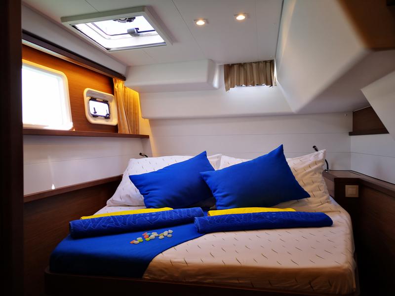 Book yachts online - catamaran - Lagoon 450 Fly - CALM POINT - rent