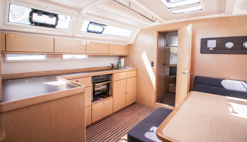 Book yachts online - sailboat - Bavaria Cruiser 46 OW. - 'njoy - rent