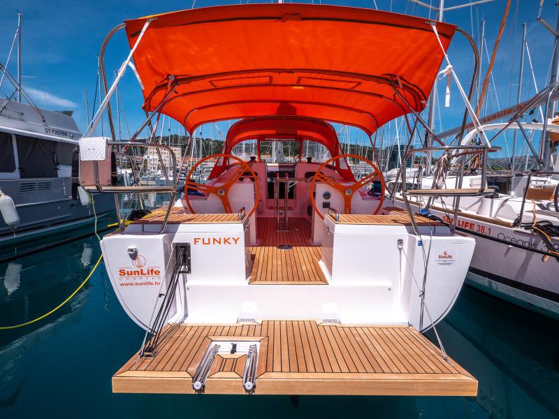 Book yachts online - sailboat - Elan 40.1 Impression - FUNKY  - rent
