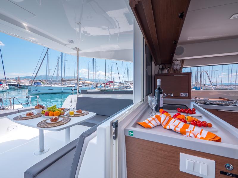 Book yachts online - catamaran - Lagoon 40 - BLUE EYES  - rent