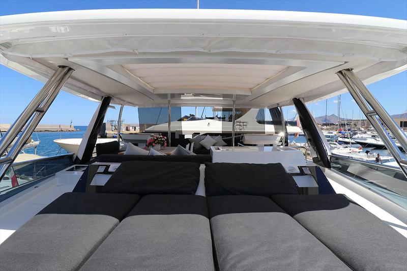 Book yachts online - powercatamaran - Lagoon Power 630 - DRAGO - rent