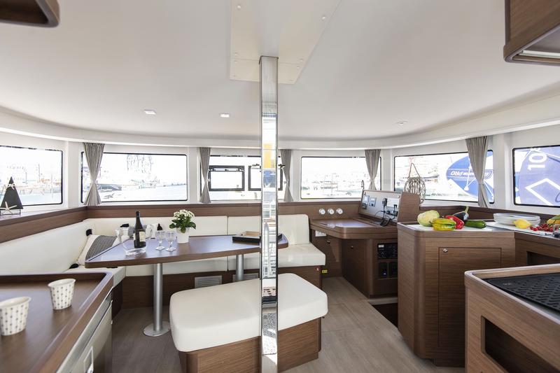 Book yachts online - catamaran - Lagoon 42 - NADIR - rent