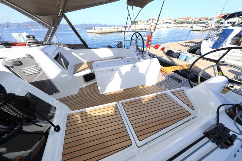 Book yachts online - sailboat - Sun Odyssey 410 - Vague - rent