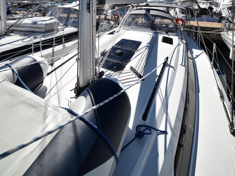 Book yachts online - sailboat - Bavaria Cruiser 41 - NIXIE - rent