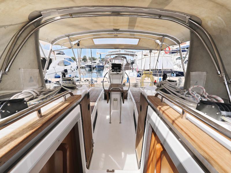 Book yachts online - sailboat - Bavaria 36 Cruiser - Petra M - rent