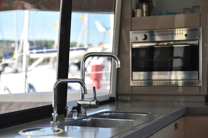 Book yachts online - catamaran - Lucia 40 - Floreanne - rent