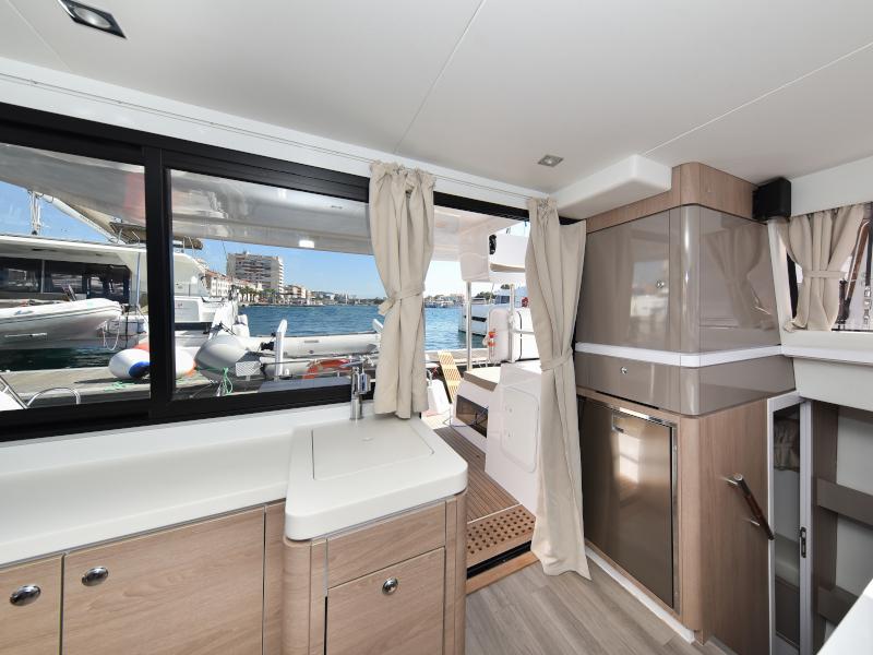 Book yachts online - catamaran - Aventura 34 - LAUREMI - rent