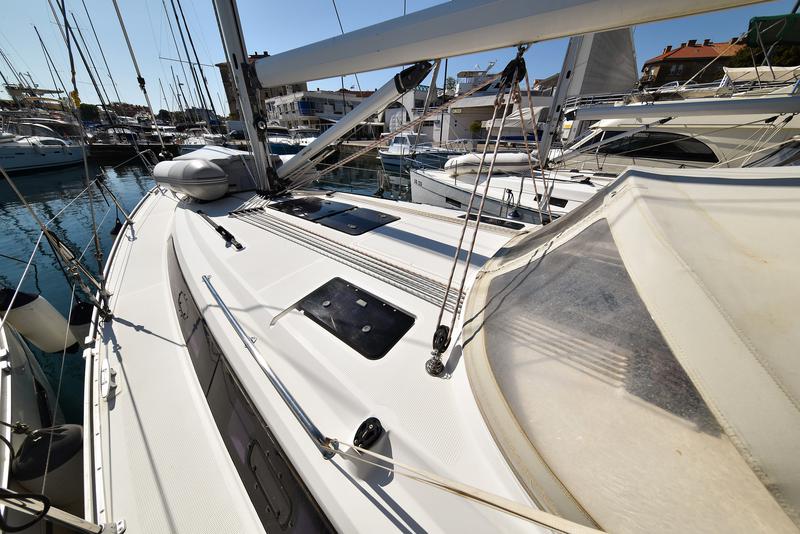 Book yachts online - sailboat - Bavaria Cruiser 41 - CHILL BILL - rent
