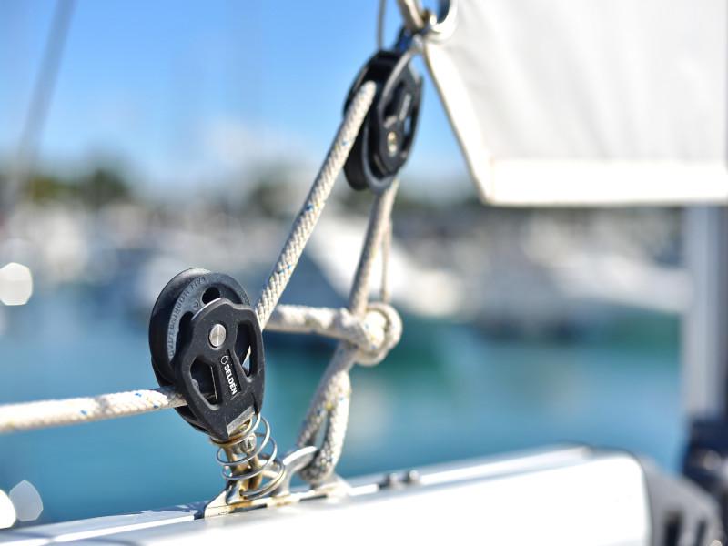 Book yachts online - sailboat - Bavaria Cruiser 37 - Lupe - rent