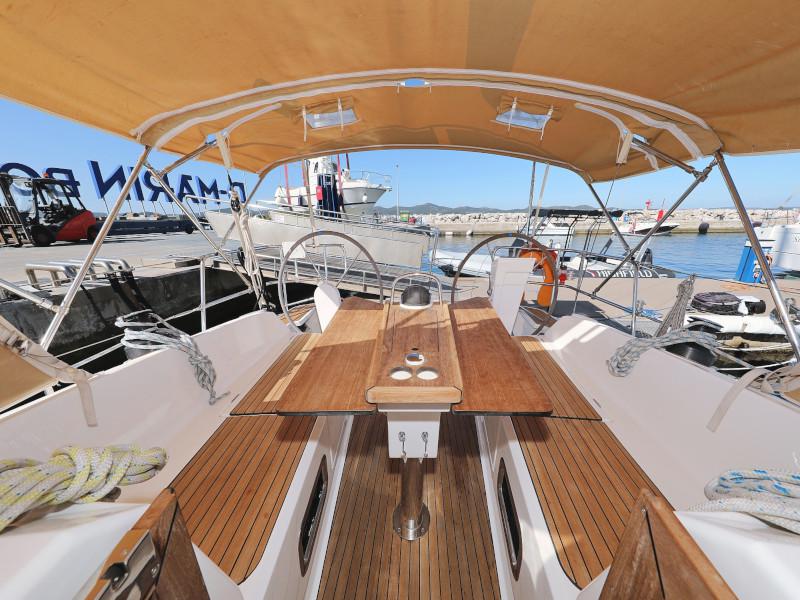 Book yachts online - sailboat - Bavaria Cruiser 37 - Lupe - rent