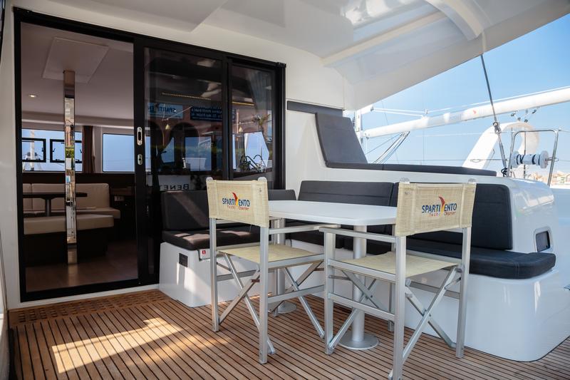 Book yachts online - catamaran - Lagoon 42 - Gelsomino - Premium line - rent