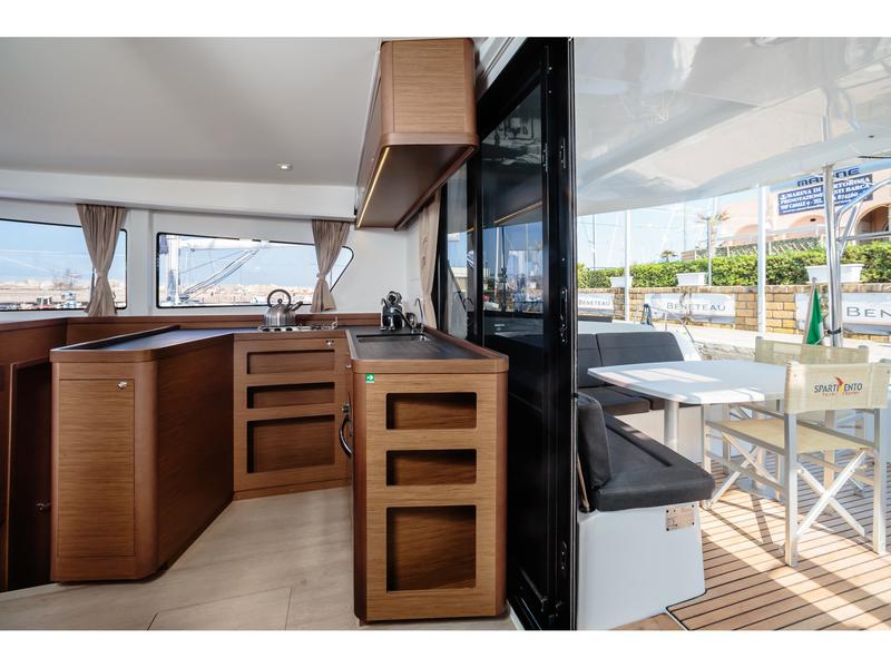 Book yachts online - catamaran - Lagoon 42 - Emozione - Premium line - rent