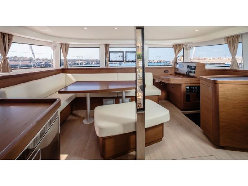 Book yachts online - catamaran - Lagoon 42 - Sirius - Premium line - rent