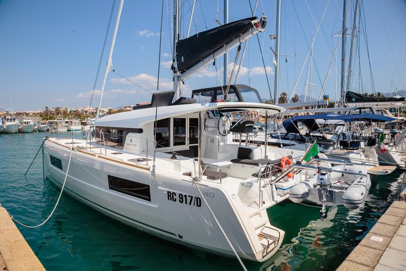 Book yachts online - catamaran - Lagoon 40 - Nereo - Standard line - rent