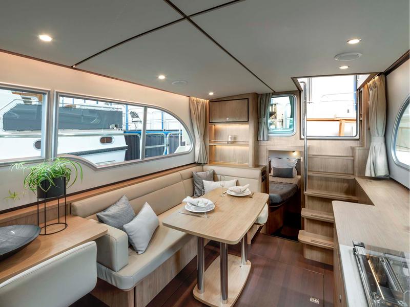 Book yachts online - motorboat - Linssen Grand Sturdy 35.0 AC - Utopia - rent