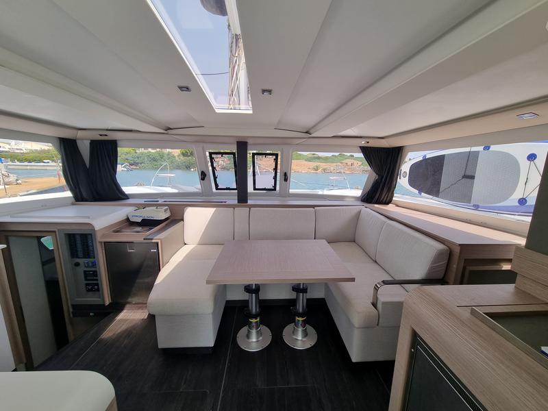 Book yachts online - catamaran - Isla 40 - Joy - rent