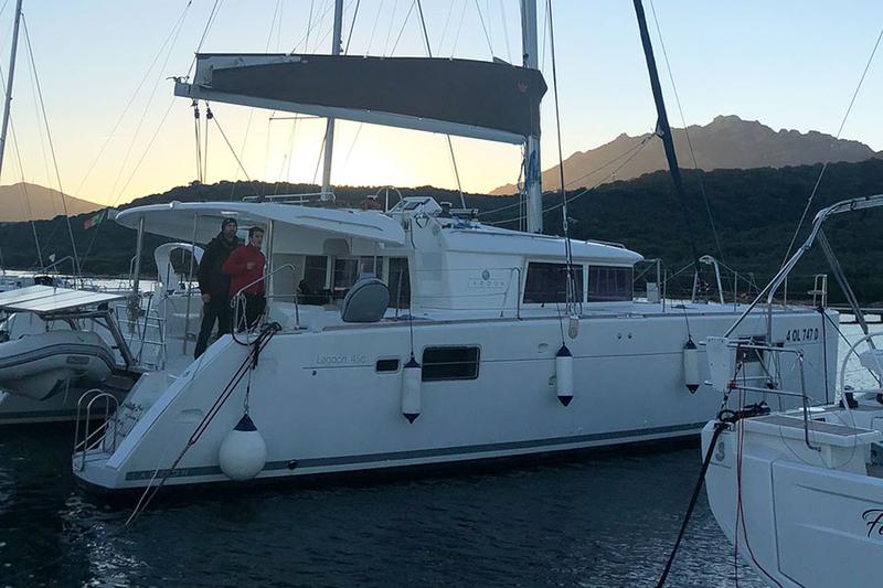 Book yachts online - catamaran - Lagoon 450  Fly (A/C-Generator-Watermaker-SolarPanel) - Corona Borealis - rent