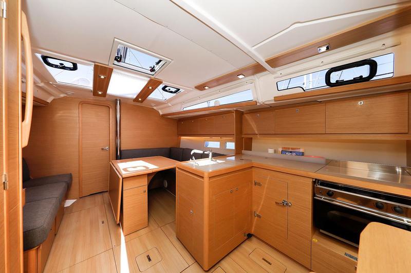 Book yachts online - sailboat - Dufour 390 Grand Large - Nunet - rent