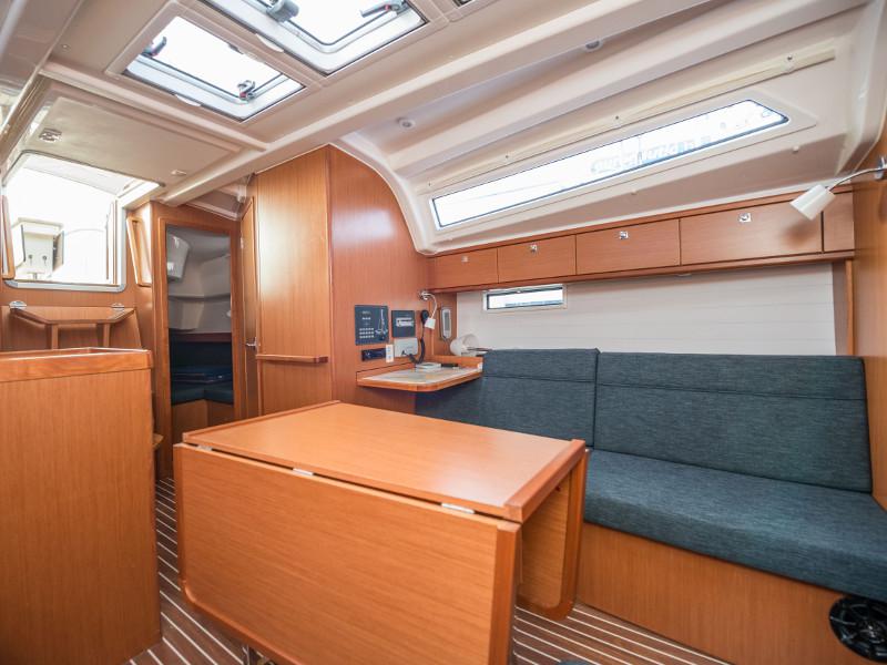 Book yachts online - sailboat - Bavaria Cruiser 37 - Rea - rent