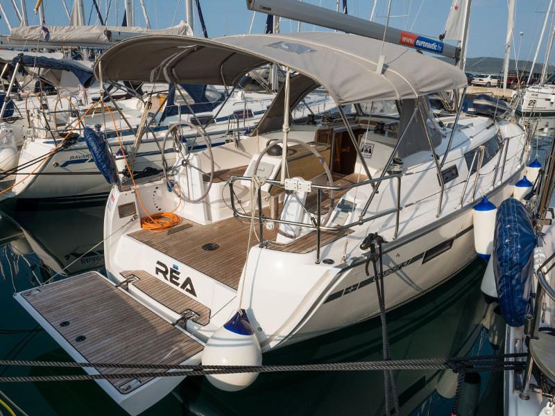 Book yachts online - sailboat - Bavaria Cruiser 37 - Rea - rent