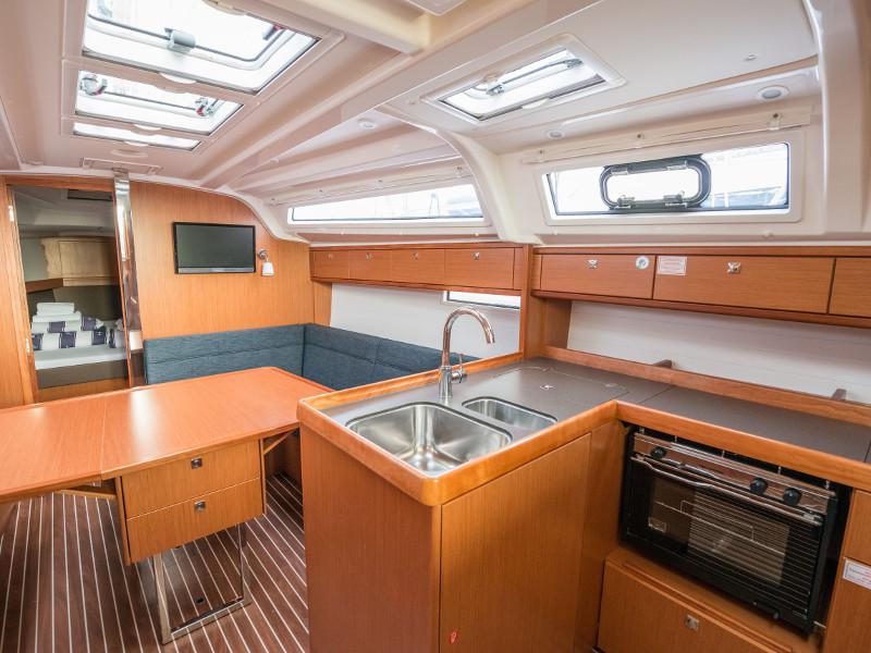 Book yachts online - sailboat - Bavaria Cruiser 37 - Rea - rent