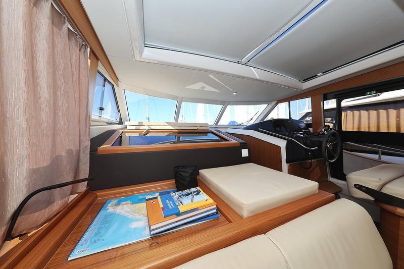 Book yachts online - motorboat - Greenline 40 - Lady ELMA - rent