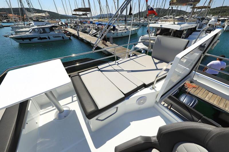 Book yachts online - motorboat - Merry Fisher 1095 FLY - Tana - rent