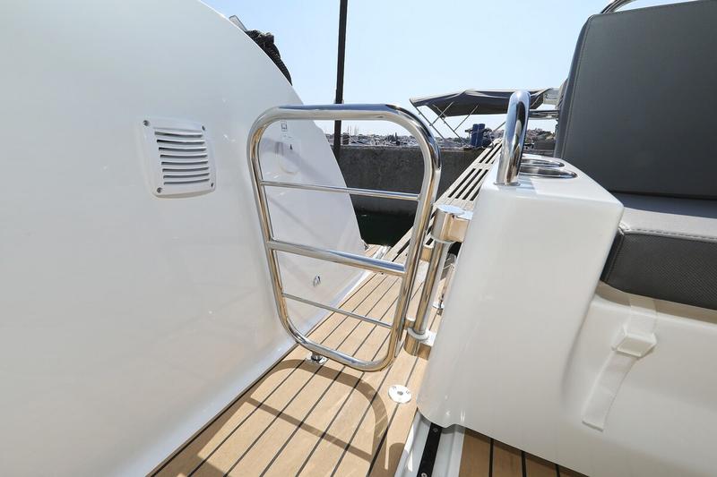 Book yachts online - motorboat - Antares 9 OB - Freeya - rent