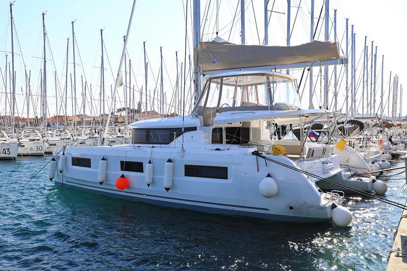 Book yachts online - catamaran - Lagoon 46 - D.Bobo - rent