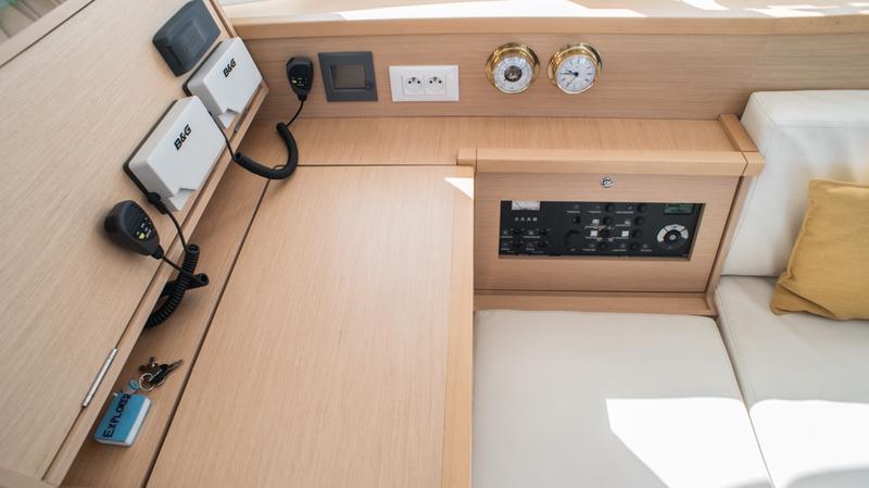 Book yachts online - catamaran - Lagoon 39 - EXPLORER - rent