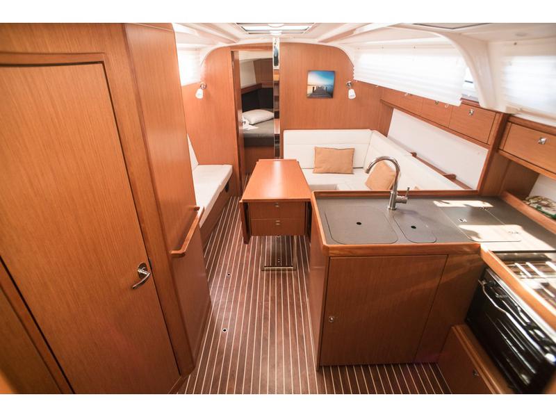 Book yachts online - sailboat - Bavaria Cruiser 37 - TAKIS II - rent