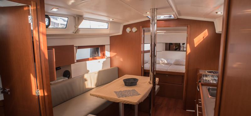 Book yachts online - sailboat - Oceanis 38.1 - SIRINA - rent