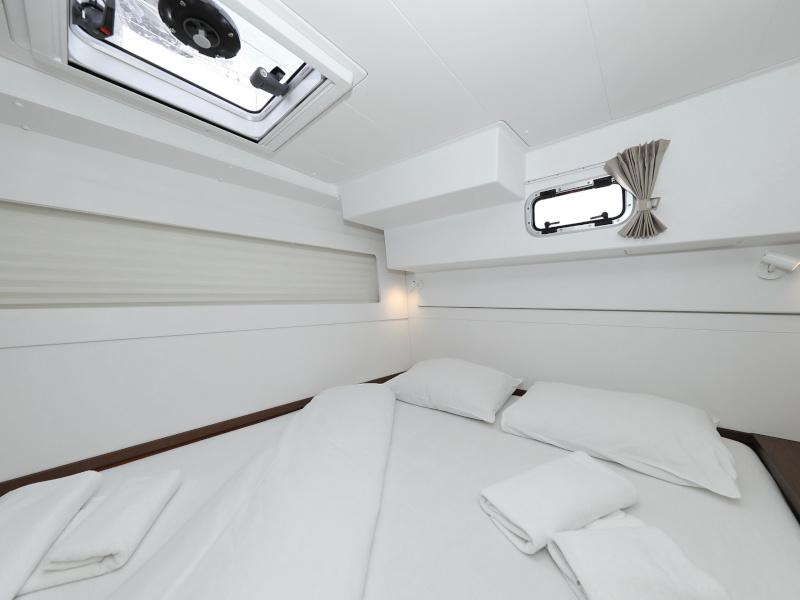 Book yachts online - catamaran - Lagoon 40 - MARI - rent