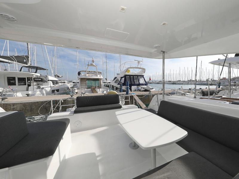 Book yachts online - catamaran - Lagoon 40 - MARI - rent