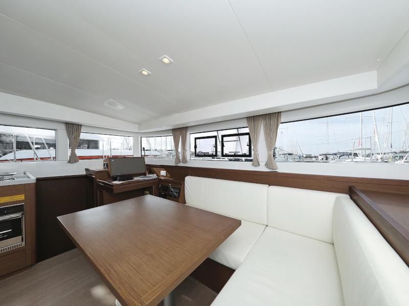 Book yachts online - catamaran - Lagoon 40 - MARI - rent