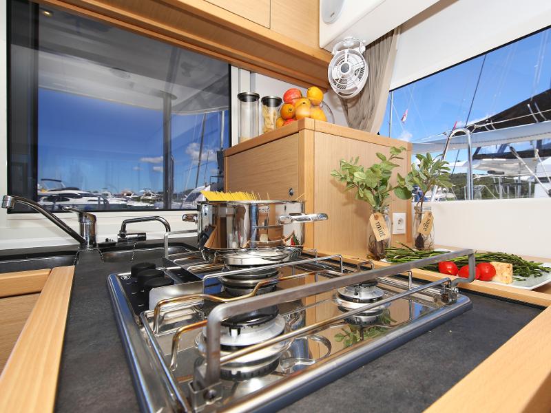 Book yachts online - catamaran - Lagoon 39 - GIN TONIC - rent