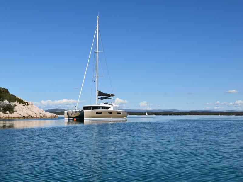 Book yachts online - catamaran - Lagoon 46 - NOTORIOUS - rent