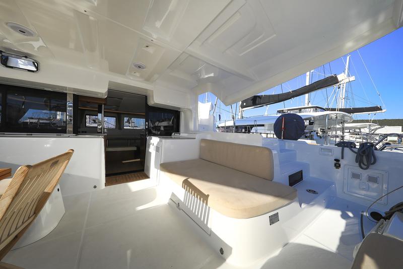 Book yachts online - catamaran - Lagoon 46 - MIDLIFE CRISIS - rent