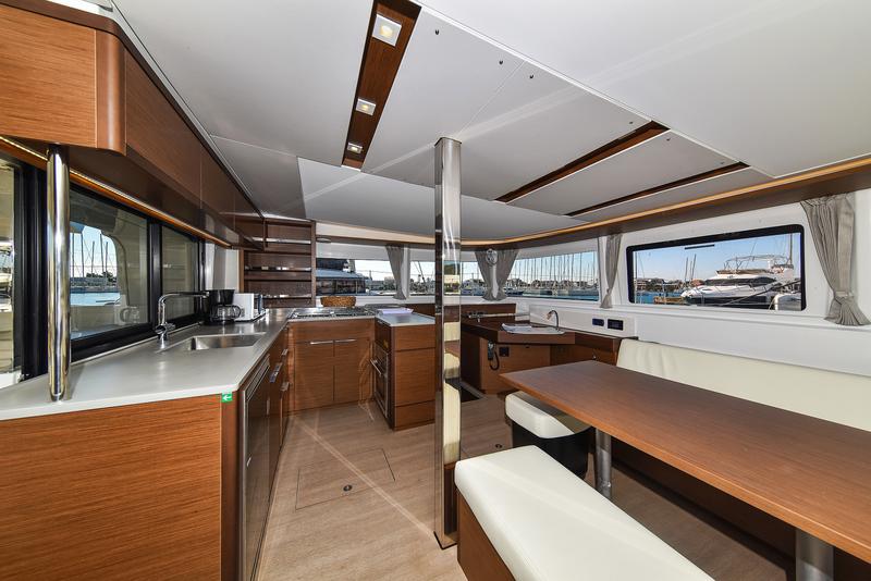 Book yachts online - catamaran - Lagoon 46 - MIDLIFE CRISIS - rent