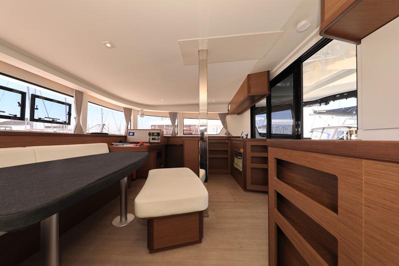 Book yachts online - catamaran - Lagoon 42 - ZEUS - rent