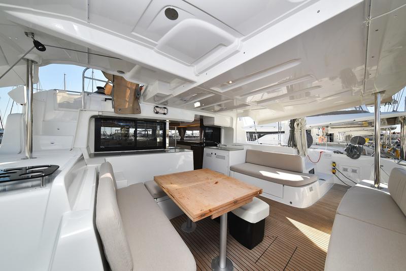 Book yachts online - catamaran - Lagoon 46 - MAJESTIC - rent