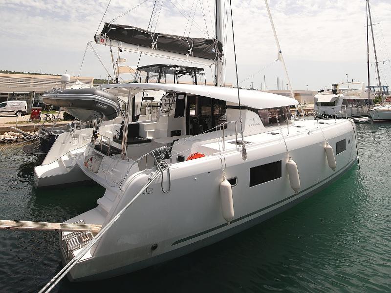 Book yachts online - catamaran - Lagoon 42 - MASTERPIECE - rent