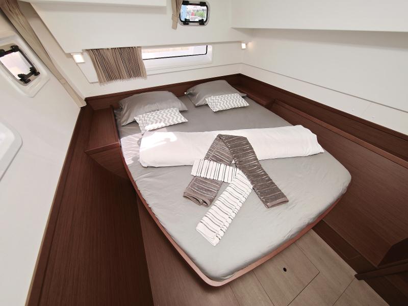 Book yachts online - catamaran - Lagoon 42 - MASTERPIECE - rent