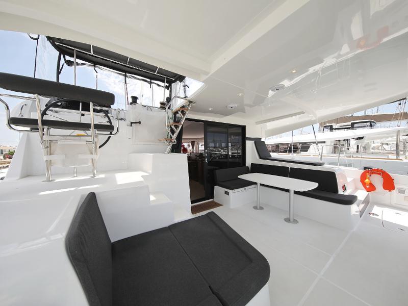 Book yachts online - catamaran - Lagoon 42 - MASTERPIECE - rent