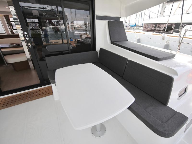 Book yachts online - catamaran - Lagoon 42 - MASTERPIECE - rent